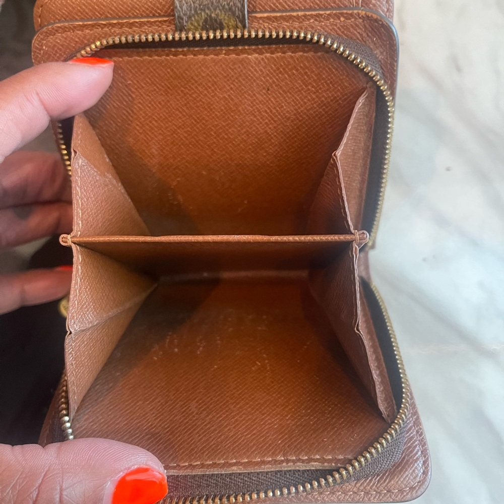 LV monogram compact wallet - Picture 5 of 7